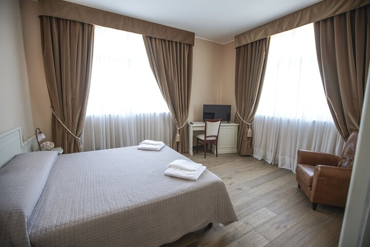 Room 11 of 23