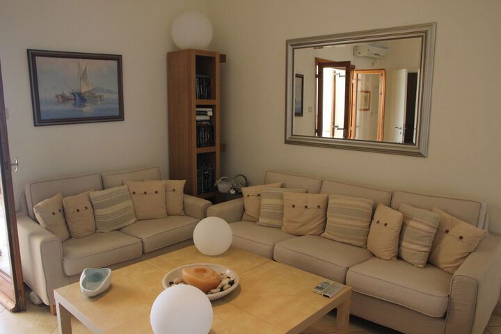 Room 6 of 14