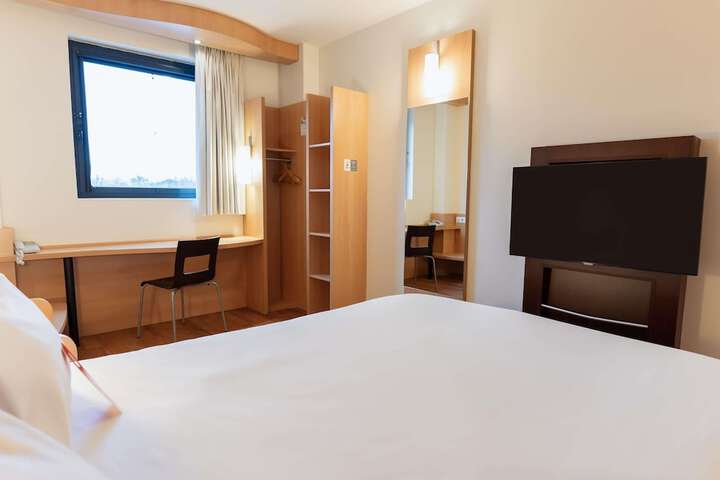 Room 25 of 98