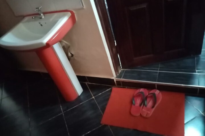Room 6 of 11