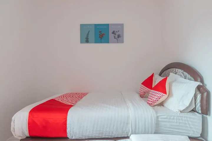 OYO 2229 Dolfie Residence