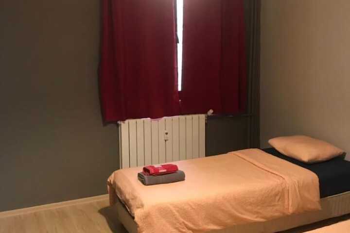 Room 12 of 25