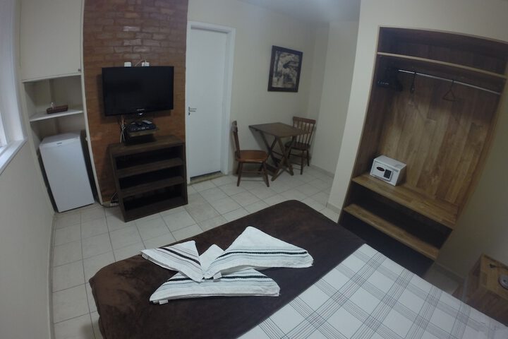 Room 3 of 64