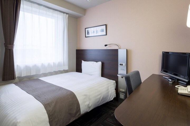 Room 6 of 34