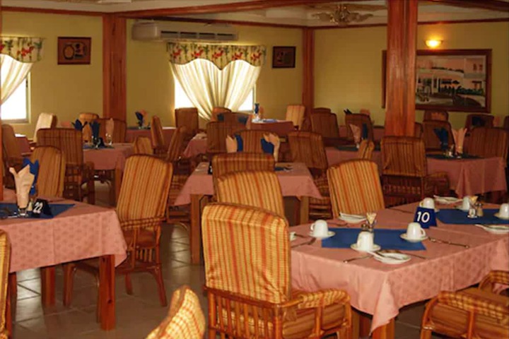 Dining 16 of 23