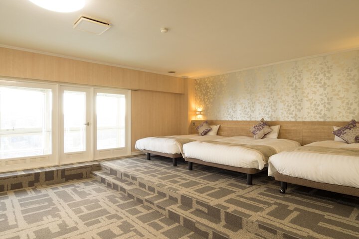 Room 10 of 127