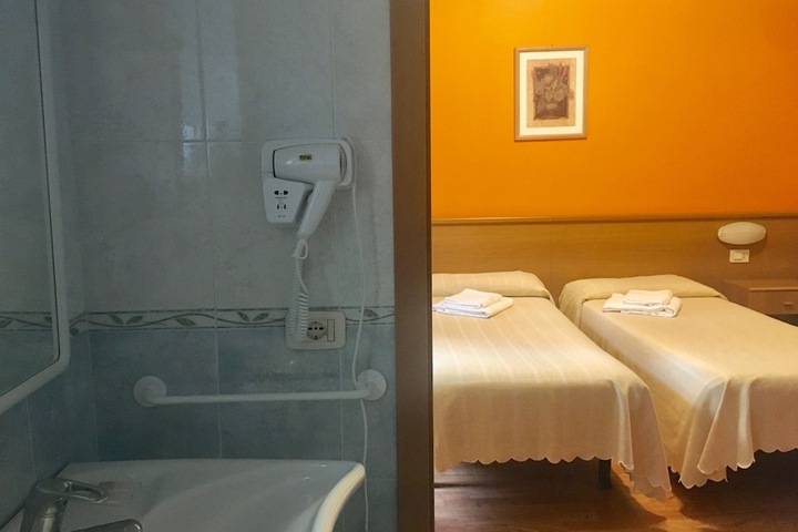 Room 13 of 43