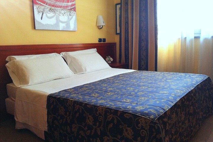 Room 27 of 69