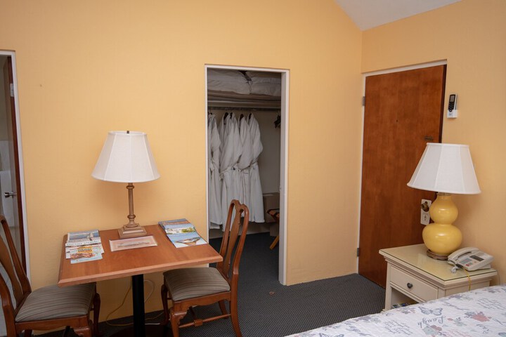 Room 16 of 77