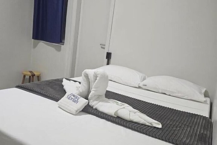 Room 5 of 10