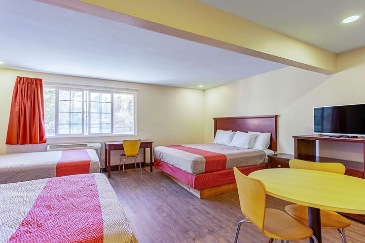 Room 8 of 50