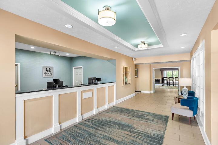 Entrance & Lobby