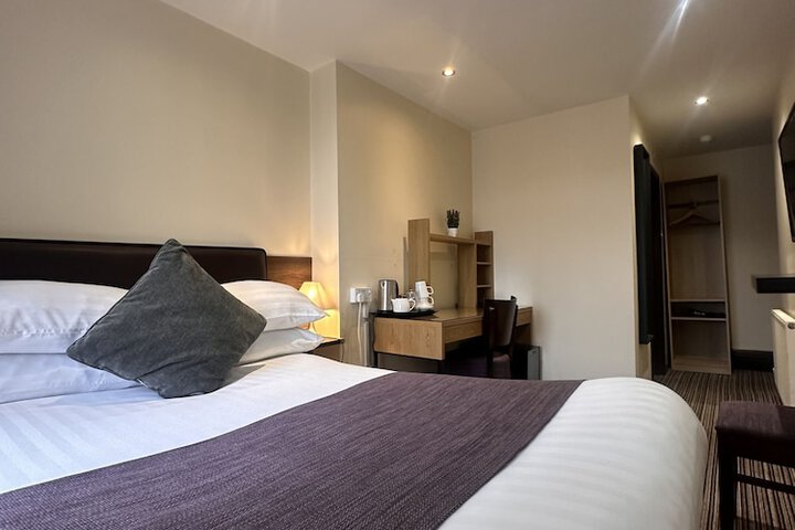 Room 7 of 27