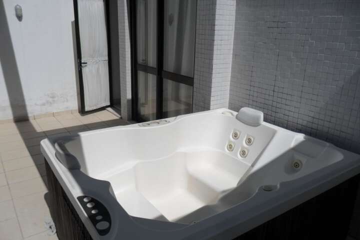 Hot Tub 19 of 61