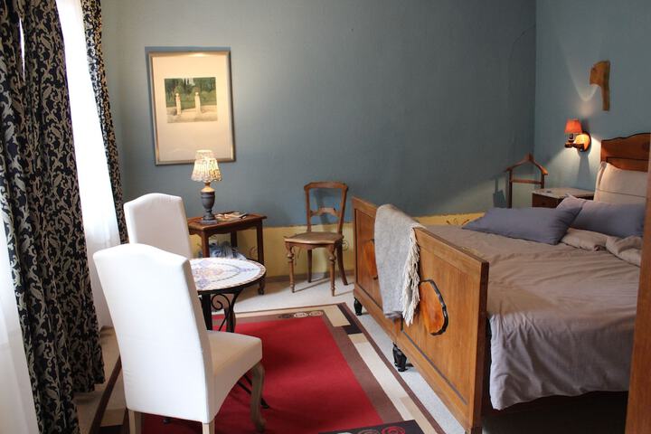 Room 10 of 26