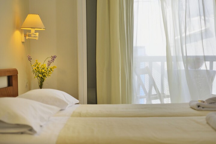 Room 8 of 25