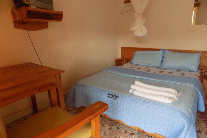 Room 4 of 30