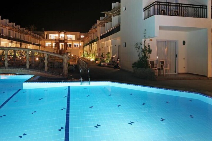 Pool 10 of 19