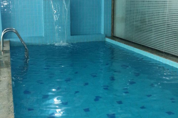 Pool 75 of 104