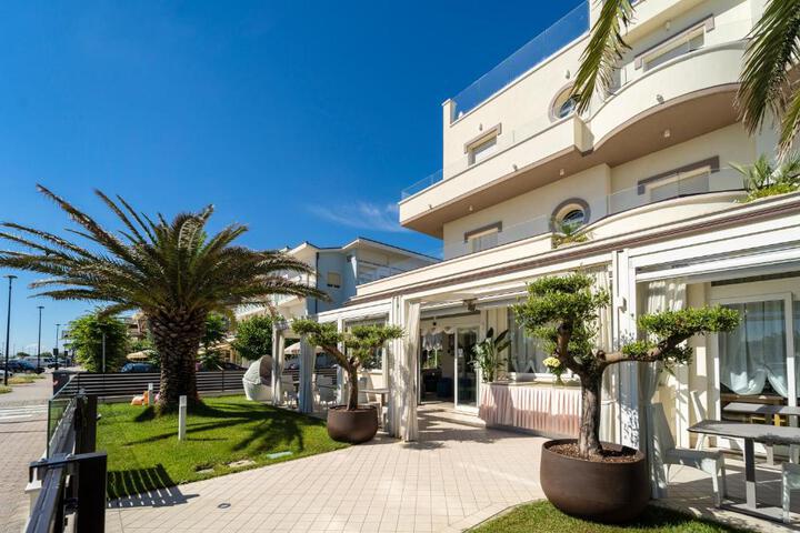 Melody Hotel