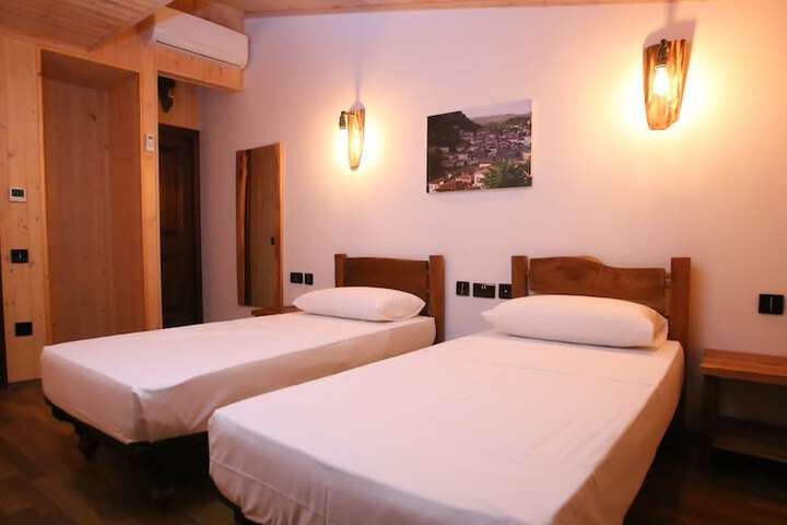 Room 10 of 44