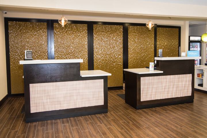Check-in/check-out kiosk