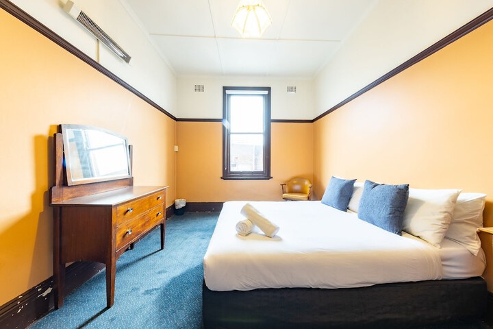 Room 10 of 26