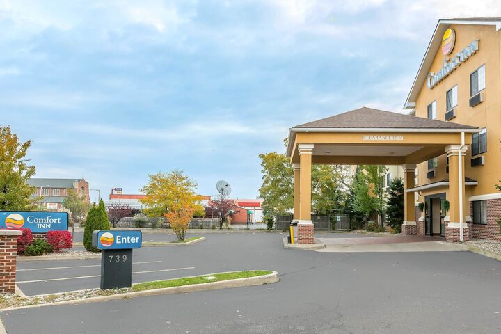 Comfort Inn Kalamazoo - Kalamazoo Mi 739 West Michigan 49007