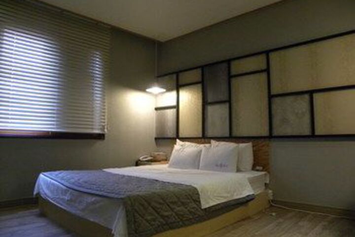 Room 22 of 53