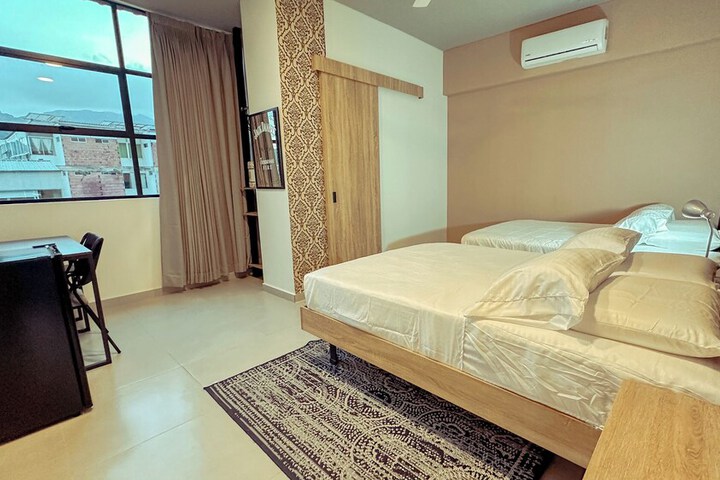 Room 10 of 33
