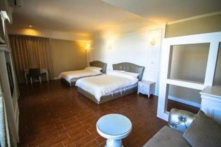 Room 16 of 26