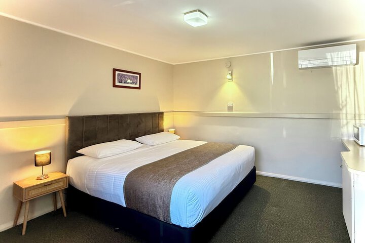 Room 9 of 32