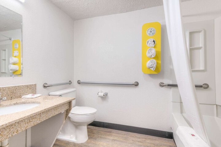 1 Queen Bed Mobility Accessible Tub (3 of 11)