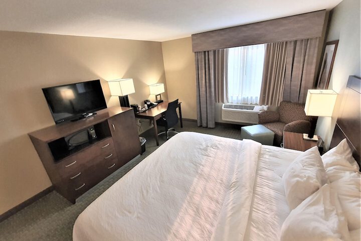 1 King Bed (1 of 19)