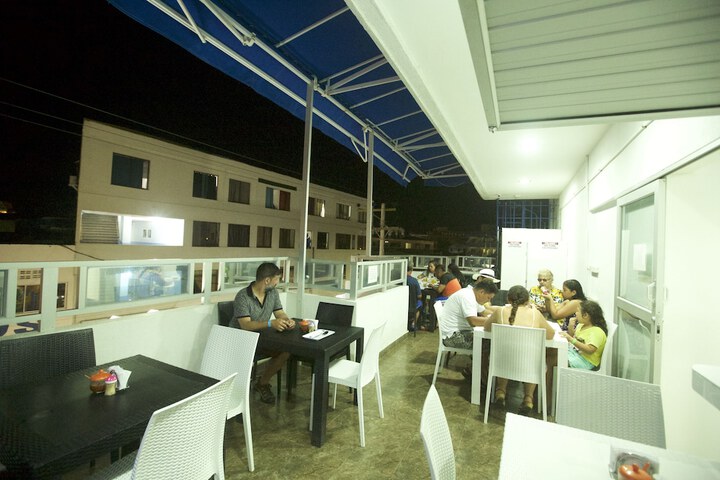 Dining 6 of 9