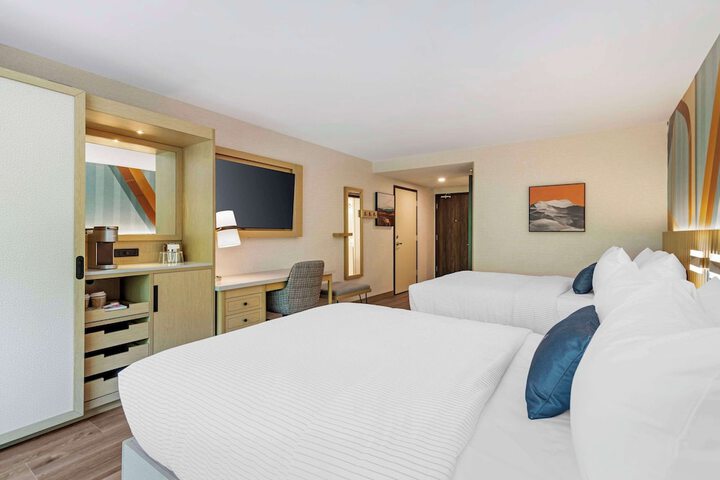 2 Queen Beds (1 of 12)