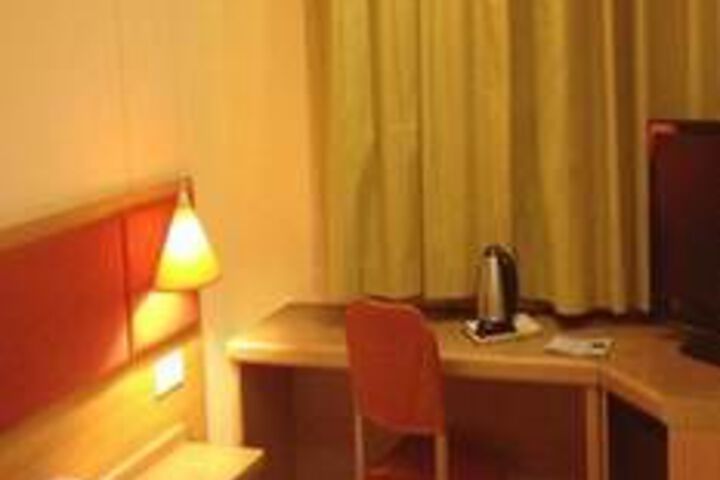 Room 23 of 29
