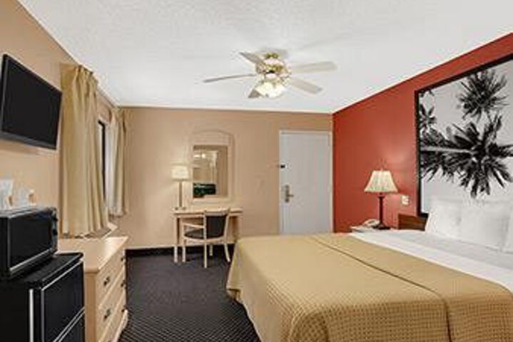 Room 9 of 47