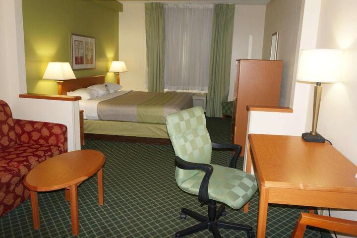 1 King Bed (3 of 14)