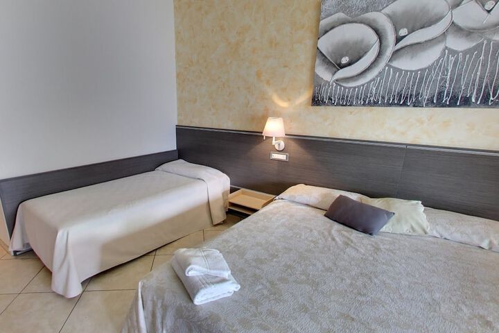 Room 3 of 20