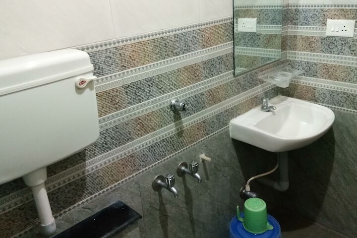 Room 4 of 6