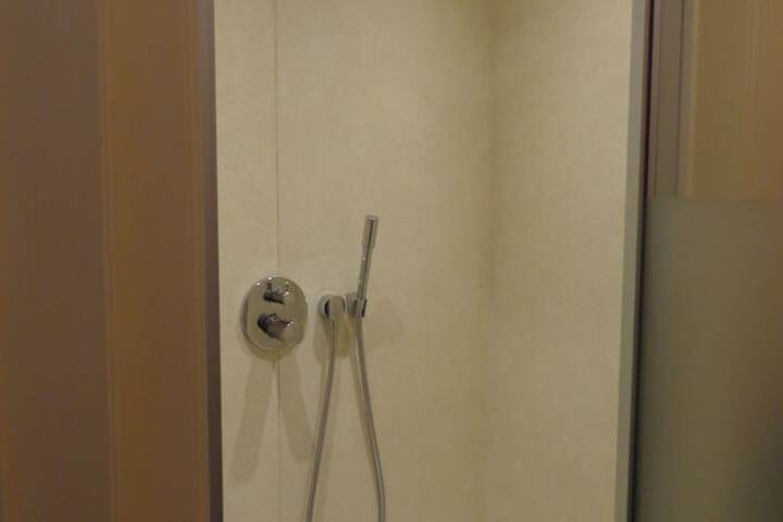 Room 18 of 38