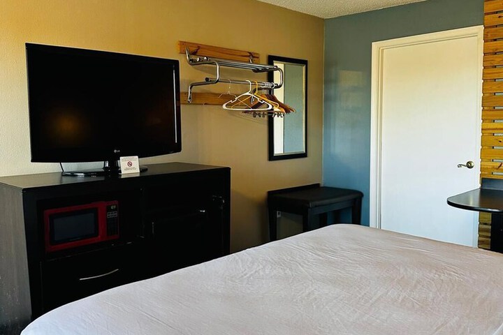 Room 12 of 19