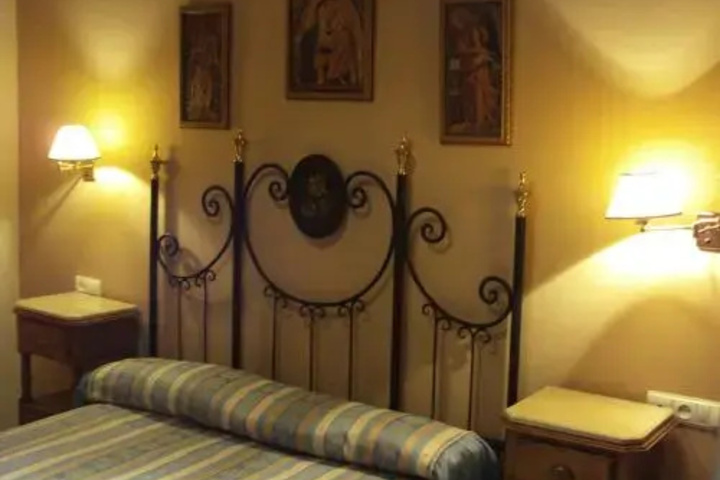 Room 3 of 9