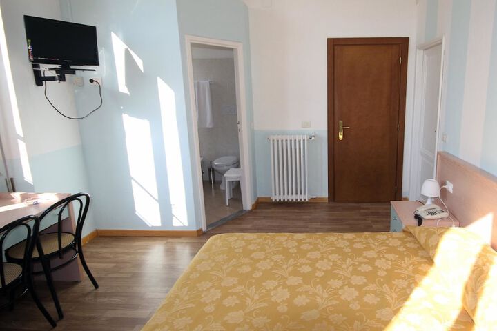 Room 8 of 22