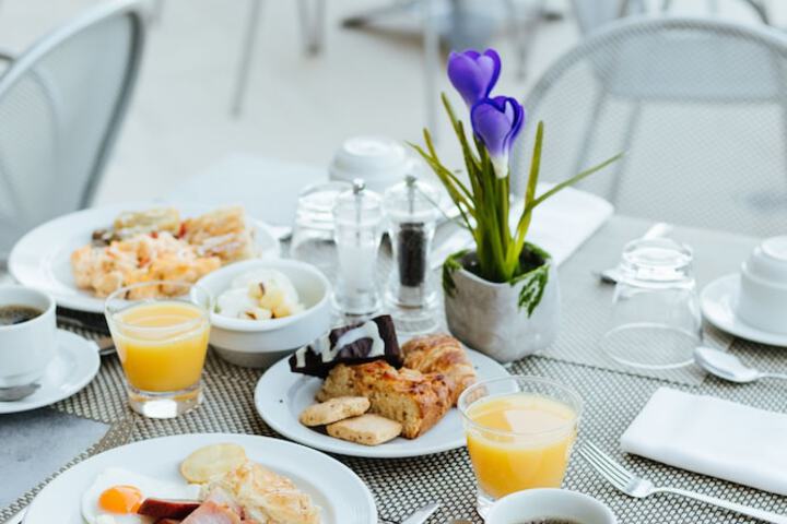 Breakfast/Coffee Service 64 of 92