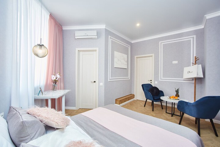 Room 6 of 30