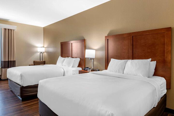 2 Queen Beds (9 of 14)