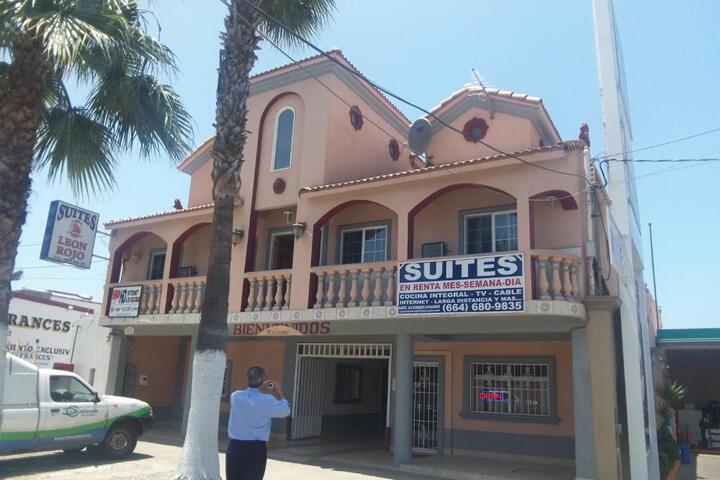 Exterior of Suites Leon Rojo