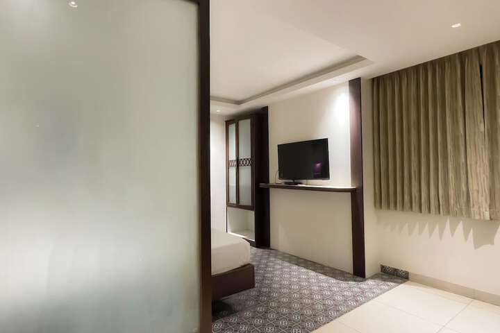 Room 11 of 41